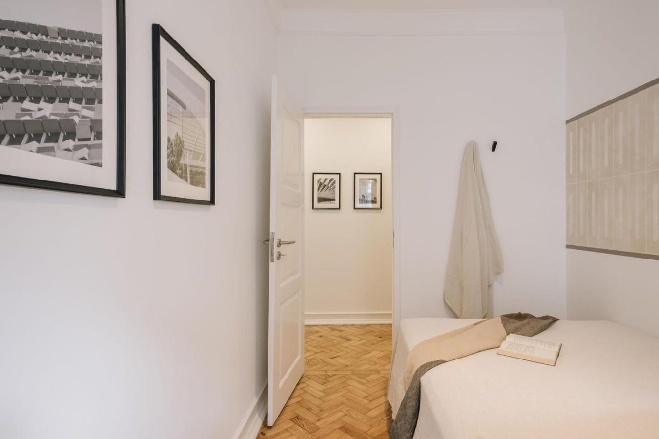 Fado - 3 Bedrooms, Office And Terrace In Alvalade Appartement